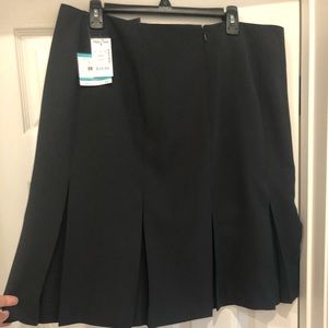 Pleated professional skirt